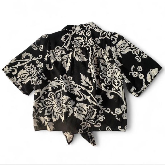 Elegant Black and White Floral Button Down Shirt - Picture 3 of 8